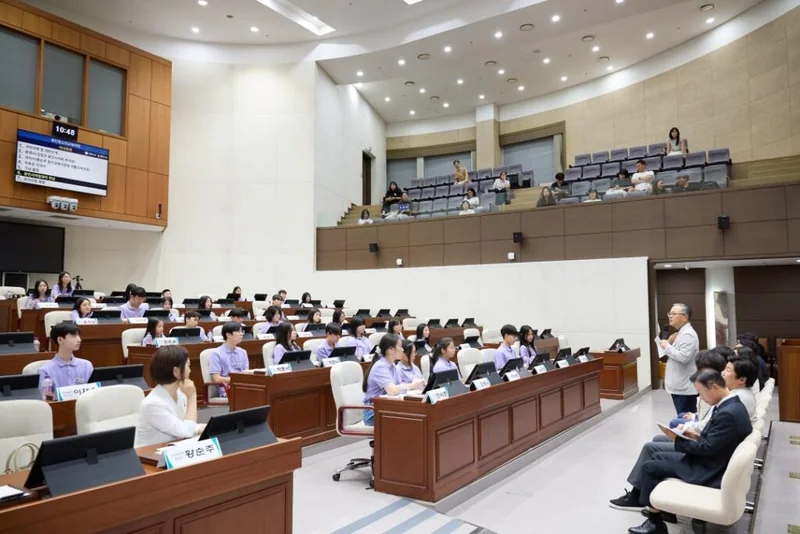 용인특례시의회에서 민주적 의사결정을 직접 경험하다 — 1